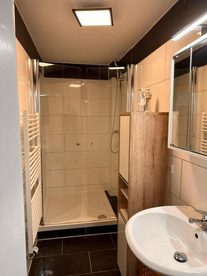 Zimmer Im Zentrum - In Der Naehe Zum Hauptbahnhof พาเดอร์บอร์น ภายนอก รูปภาพ